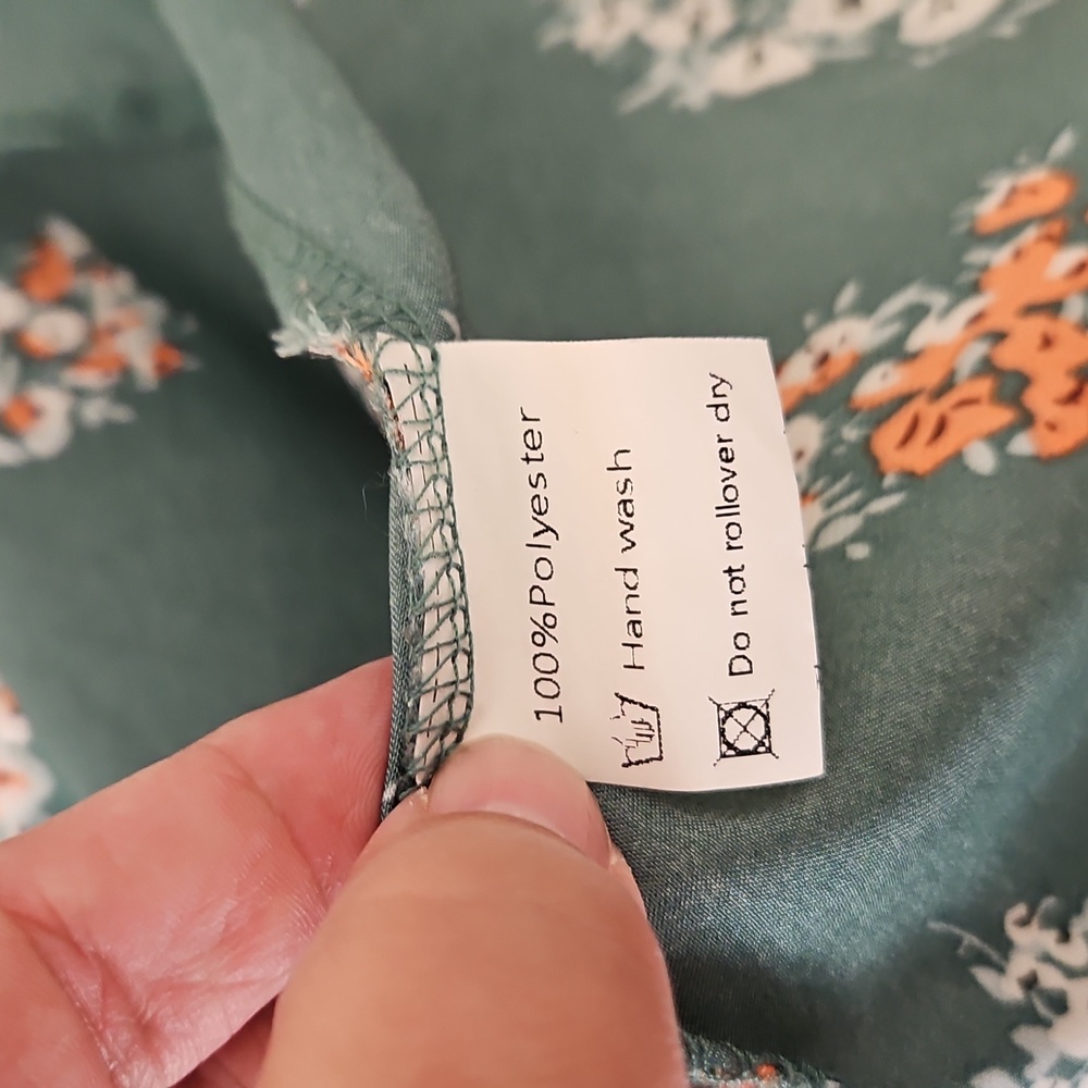 Unbranded Beautiful Midi Dress Front Slit, Tie-up Bust in green floral satin - Picture 10 of 11